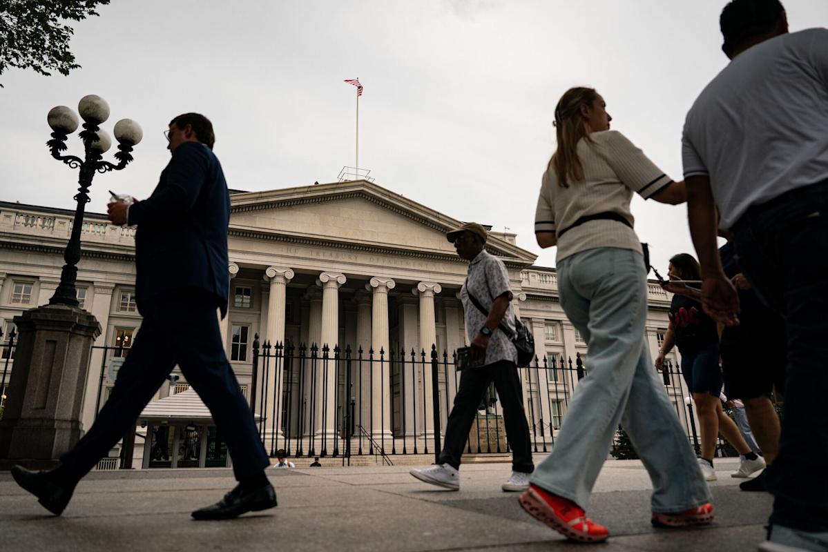 Global Government Bonds Surge Amid Economic Slowdown Fears: What You Need to Know Global Government Bonds Surge Amid Economic Slowdown Fears: What You Need to Know