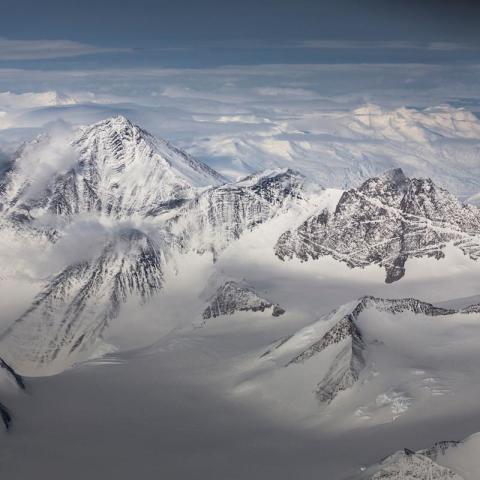 Unlocking Secrets: Scientists Unearth Surprising Findings in 2,000-Mile Ancient Antarctic Mountain Range Unlocking Secrets: Scientists Unearth Surprising Findings in 2,000-Mile Ancient Antarctic Mountain Range