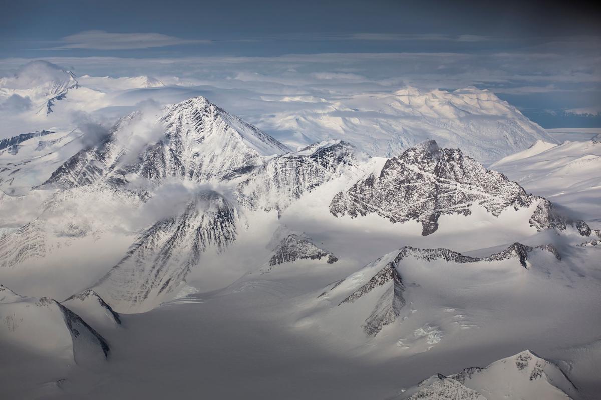 Unlocking Secrets: Scientists Unearth Surprising Findings in 2,000-Mile Ancient Antarctic Mountain Range Unlocking Secrets: Scientists Unearth Surprising Findings in 2,000-Mile Ancient Antarctic Mountain Range