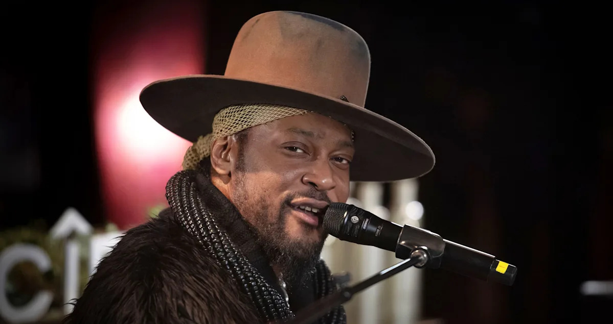 Remembering D’Angelo: Tributes Flow for the Grammy-Winning R&B Pioneer and Neo-Soul Visionary at 51 Remembering D’Angelo: Tributes Flow for the Grammy-Winning R&B Pioneer and Neo-Soul Visionary at 51