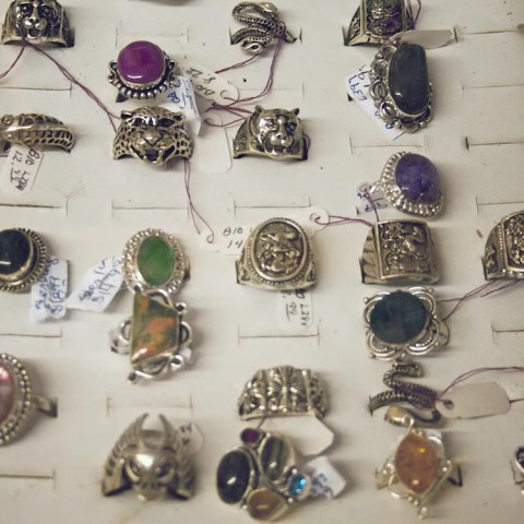 Thrift Store Surprise: Shopper Uncovers Stunning Treasure in Grab Bag! Thrift Store Surprise: Shopper Uncovers Stunning Treasure in Grab Bag!