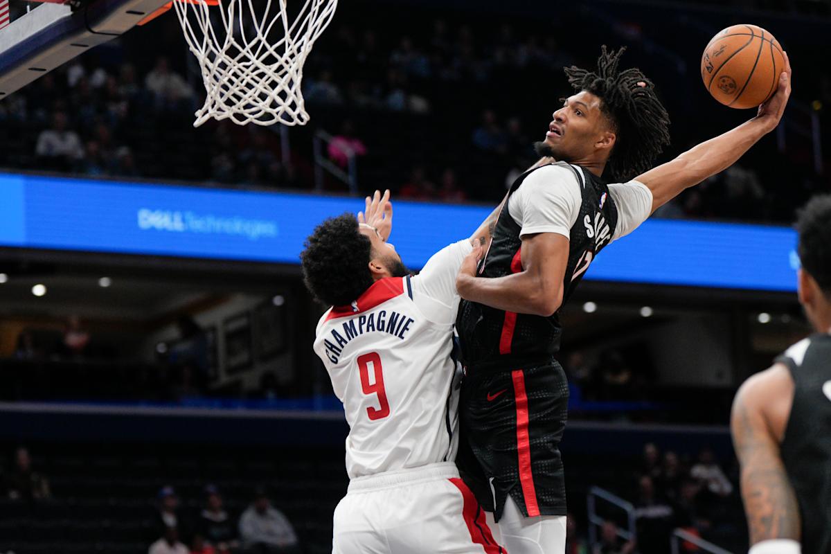 Shaedon Sharpe’s Jaw-Dropping One-Handed Slam Over Justin Champagnie: The Dunk of the Year Contender You Can’t Miss! Shaedon Sharpe’s Jaw-Dropping One-Handed Slam Over Justin Champagnie: The Dunk of the Year Contender You Can’t Miss!