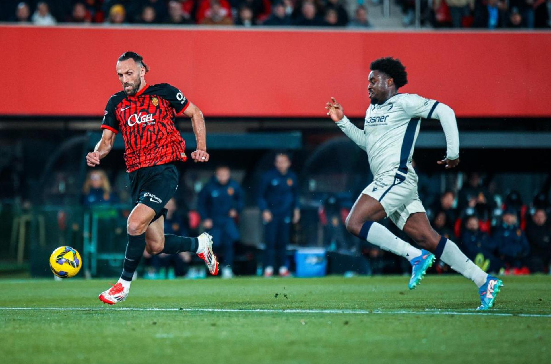Thrilling Stalemate: Underdogs Shine in Last-Minute Showdown in European Race Thrilling Stalemate: Underdogs Shine in Last-Minute Showdown in European Race