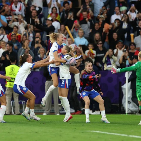 Thrilling Women’s Euro 2025 Final: England Triumphs Over Spain in Nail-Biting Penalty Shootout for Back-to-Back Titles! Thrilling Women’s Euro 2025 Final: England Triumphs Over Spain in Nail-Biting Penalty Shootout for Back-to-Back Titles!