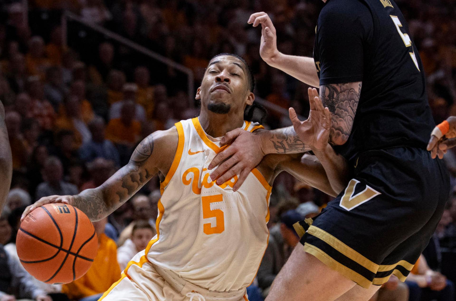 Tennessee Volunteers Make Epic Comeback: Overcome 16-Point Deficit to Triumph Over Vanderbilt, 81-76 Tennessee Volunteers Make Epic Comeback: Overcome 16-Point Deficit to Triumph Over Vanderbilt, 81-76