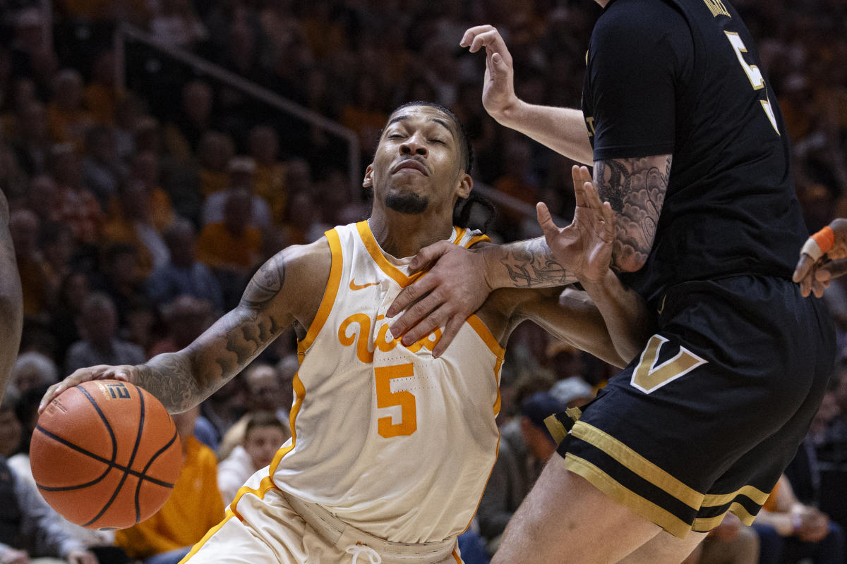 Tennessee Volunteers Make Epic Comeback: Overcome 16-Point Deficit to Triumph Over Vanderbilt, 81-76 Tennessee Volunteers Make Epic Comeback: Overcome 16-Point Deficit to Triumph Over Vanderbilt, 81-76