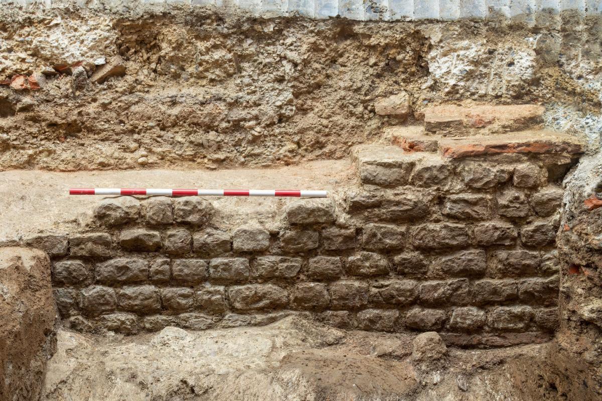 Unveiling History: Astonishing 2,000-Year-Old Roman Structure Discovered Beneath Central London Unveiling History: Astonishing 2,000-Year-Old Roman Structure Discovered Beneath Central London