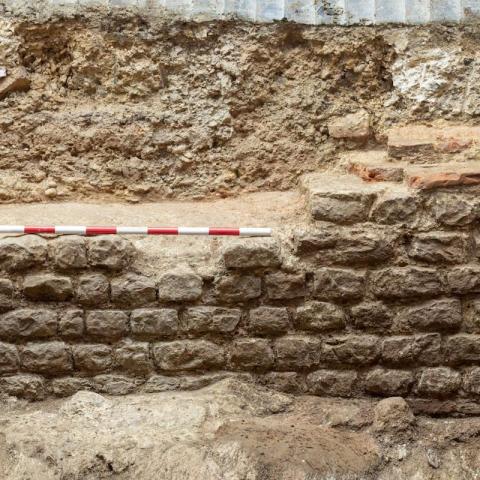 Unveiling History: Astonishing 2,000-Year-Old Roman Structure Discovered Beneath Central London Unveiling History: Astonishing 2,000-Year-Old Roman Structure Discovered Beneath Central London