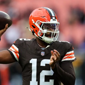 Browns QB Dillon Gabriel Exits Early with Concussion, Opening Opportunity for Shedeur Sanders’ First Snaps Against Ravens Browns QB Dillon Gabriel Exits Early with Concussion, Opening Opportunity for Shedeur Sanders’ First Snaps Against Ravens