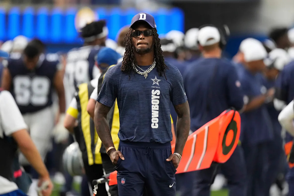 CeeDee Lamb’s Wild Preseason Opener: Penalty Drama After Ref Collision in Street Clothes! CeeDee Lamb’s Wild Preseason Opener: Penalty Drama After Ref Collision in Street Clothes!