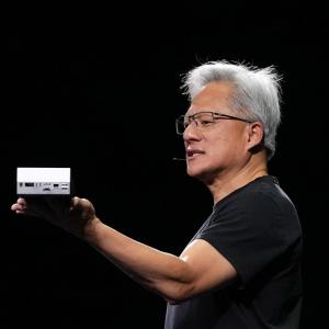 US Reversal: Nvidia to Restart H20 AI Chip Sales in China – What This Means for the Tech Industry US Reversal: Nvidia to Restart H20 AI Chip Sales in China – What This Means for the Tech Industry