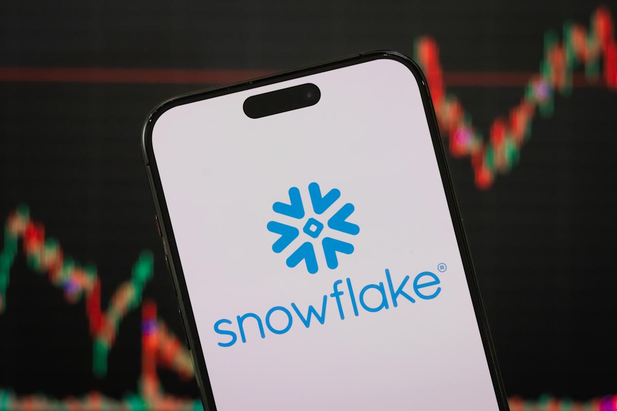 Snowflake Stock Skyrockets: How Rising Demand for Enterprise AI and a Strategic AWS Partnership are Driving Success Snowflake Stock Skyrockets: How Rising Demand for Enterprise AI and a Strategic AWS Partnership are Driving Success