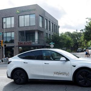 Shocking Incident: Tesla Robotaxi Crashes into Parked Car – What Went Wrong? Shocking Incident: Tesla Robotaxi Crashes into Parked Car – What Went Wrong?