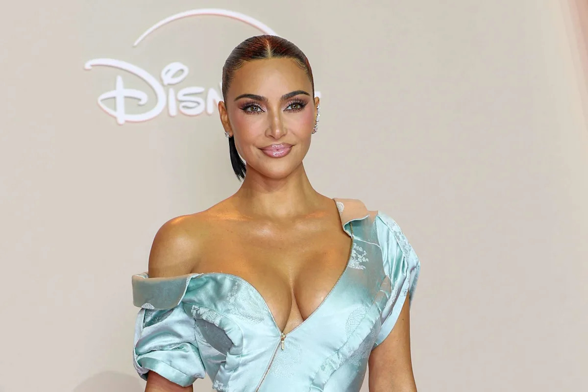 Kim Kardashian Stuns in Daring Sheer Minidress: A Mesmerizing Creation of Beads and Rope! Kim Kardashian Stuns in Daring Sheer Minidress: A Mesmerizing Creation of Beads and Rope!