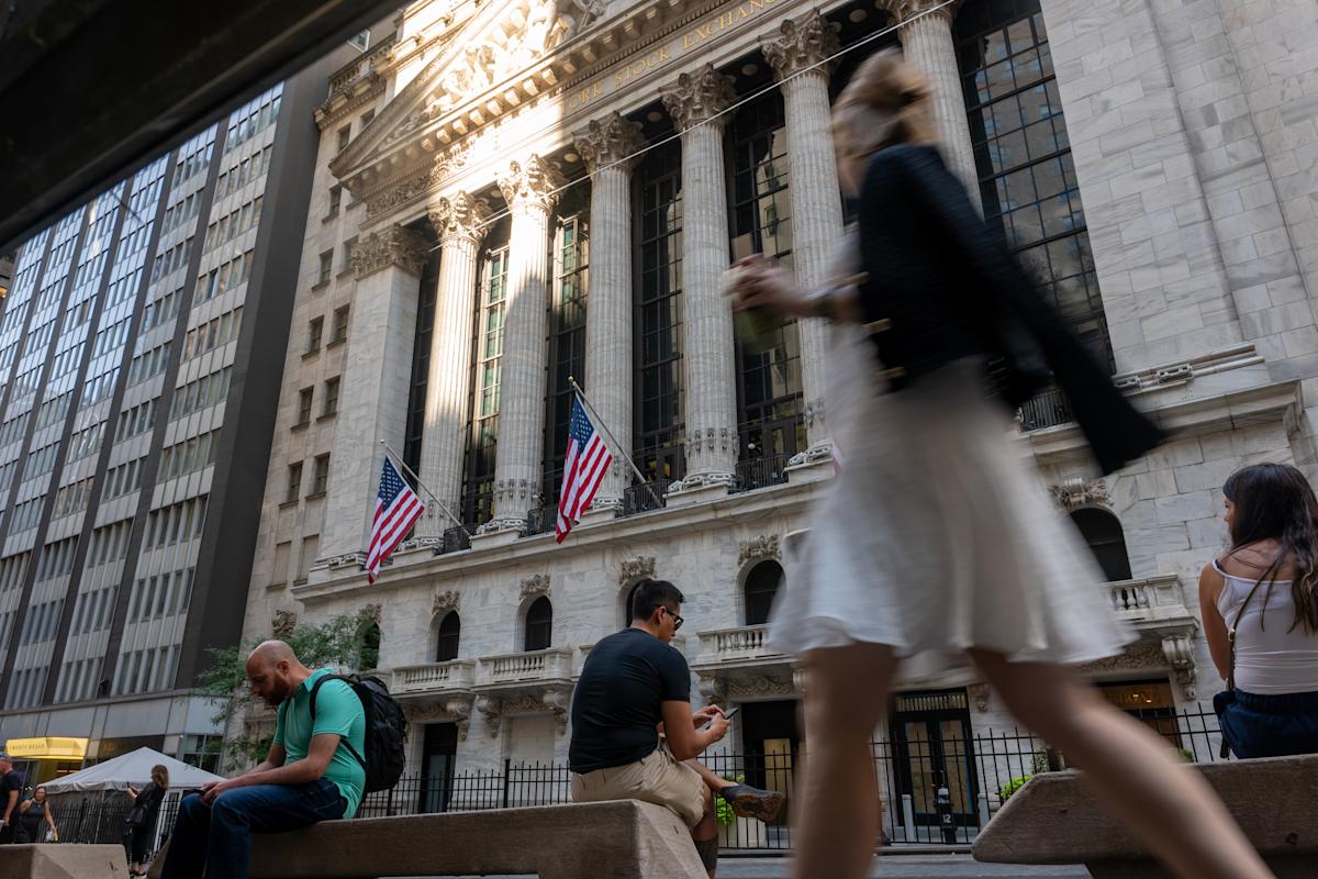 Today’s Stock Market Update: Dow Dips While Nasdaq Soars to New Highs Amid Tariff Changes and Trump’s Fed Nomination of Miran Today’s Stock Market Update: Dow Dips While Nasdaq Soars to New Highs Amid Tariff Changes and Trump’s Fed Nomination of Miran