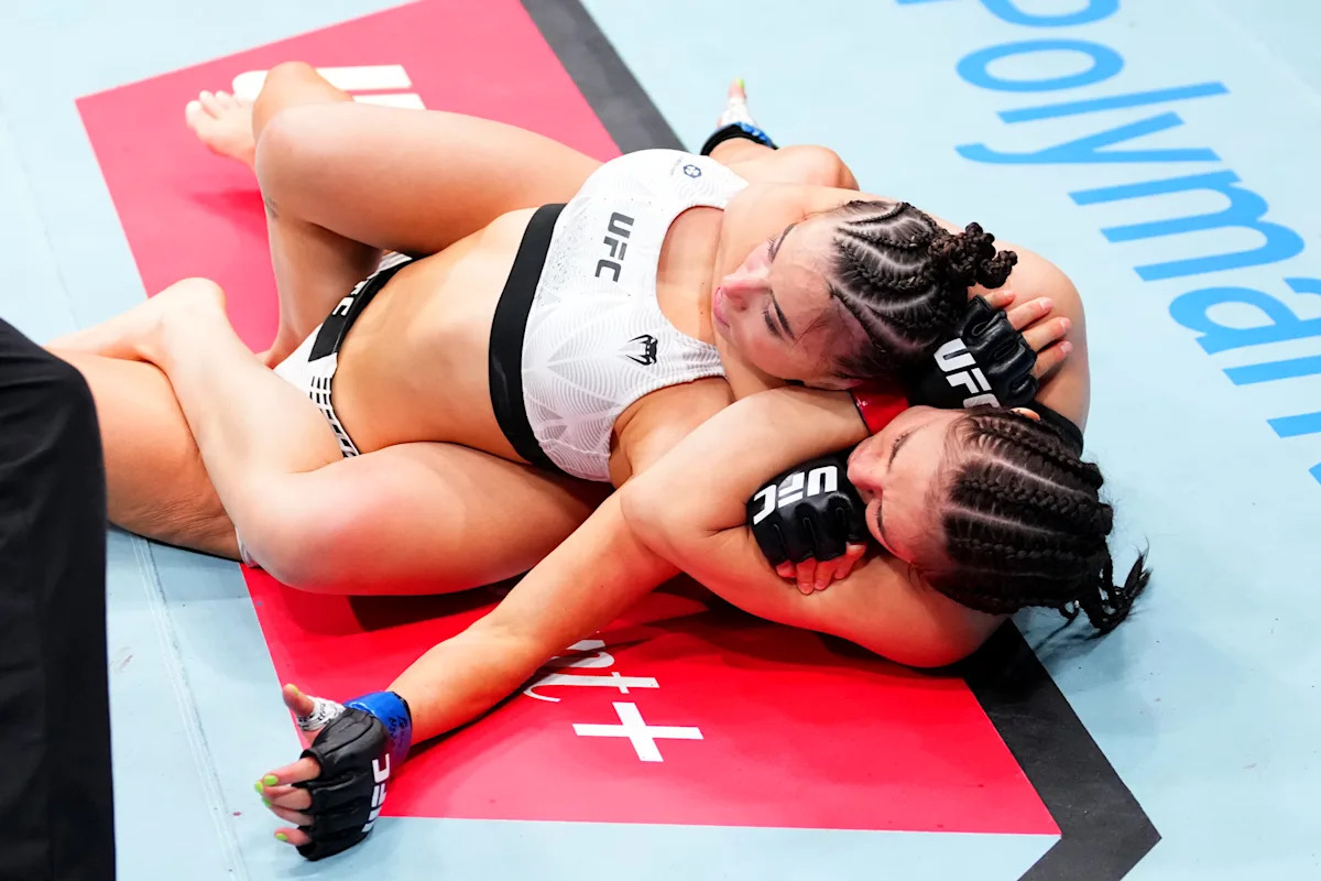 UFC Seattle Showdown: Alexa Grasso Locks in a Stunning Choke on Maycee Barber After Epic KO of the Year Moment! UFC Seattle Showdown: Alexa Grasso Locks in a Stunning Choke on Maycee Barber After Epic KO of the Year Moment!