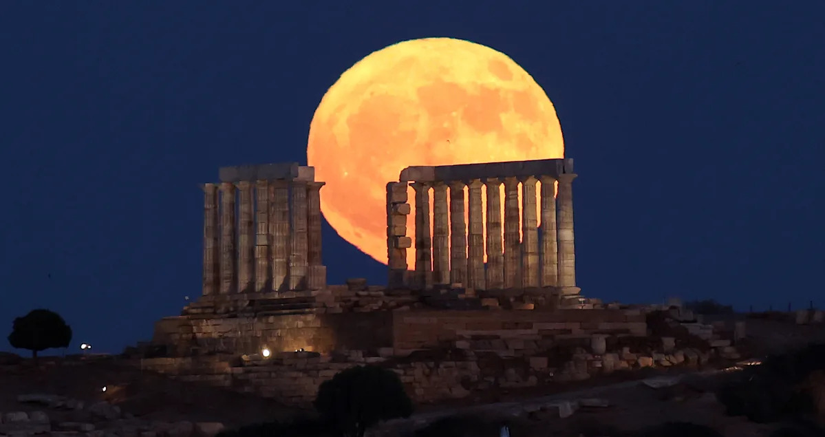 Stunning Images Capture the Magnificent July ‘Buck Moon’ at Its Fullest Glow Stunning Images Capture the Magnificent July ‘Buck Moon’ at Its Fullest Glow