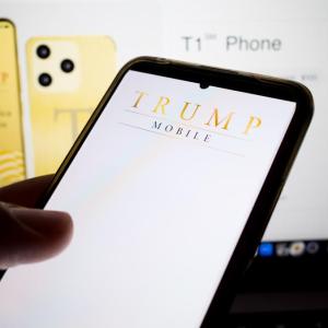 590,000 Buyers Invested Million in Trump’s Gold Phone—No Shipments Yet and Refunds May Be a No-Show! 590,000 Buyers Invested Million in Trump’s Gold Phone—No Shipments Yet and Refunds May Be a No-Show!