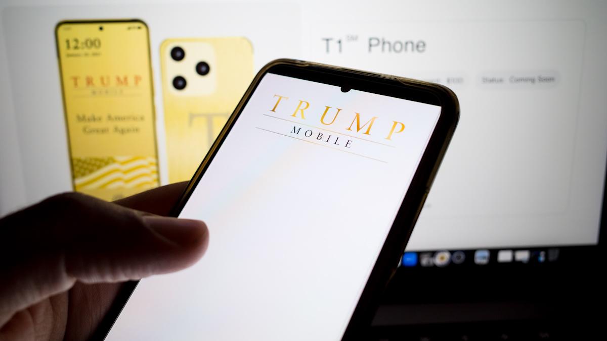 590,000 Buyers Invested Million in Trump’s Gold Phone—No Shipments Yet and Refunds May Be a No-Show! 590,000 Buyers Invested Million in Trump’s Gold Phone—No Shipments Yet and Refunds May Be a No-Show!