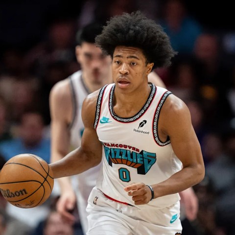 Shock and Concern: Grizzlies Rookie Jaylen Wells Injured After Flagrant Foul During Dunk Attempt Shock and Concern: Grizzlies Rookie Jaylen Wells Injured After Flagrant Foul During Dunk Attempt