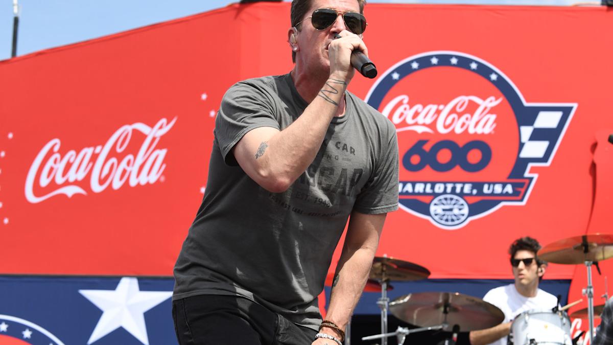 Rob Thomas’ 27-Year-Old Son Rocks Dad’s Hit ‘Smooth’ with Epic Guitar Riff: ‘Beyond Incredible!’ Rob Thomas’ 27-Year-Old Son Rocks Dad’s Hit ‘Smooth’ with Epic Guitar Riff: ‘Beyond Incredible!’