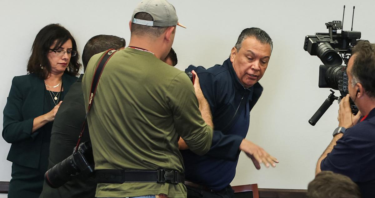 Live Updates: Sen. Alex Padilla Ejected from DHS Secretary Kristi Noem’s Press Conference Amid ICE Protests Live Updates: Sen. Alex Padilla Ejected from DHS Secretary Kristi Noem’s Press Conference Amid ICE Protests
