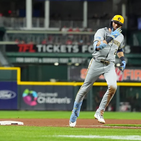 Historic Comeback: Brewers Overcome 7-Run Deficit to Match Franchise Record with 13-Game Win Streak! Historic Comeback: Brewers Overcome 7-Run Deficit to Match Franchise Record with 13-Game Win Streak!
