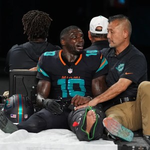 Dolphins WR Tyreek Hill Faces Shocking Knee Injury: Carted Off and Rushed to Hospital Dolphins WR Tyreek Hill Faces Shocking Knee Injury: Carted Off and Rushed to Hospital