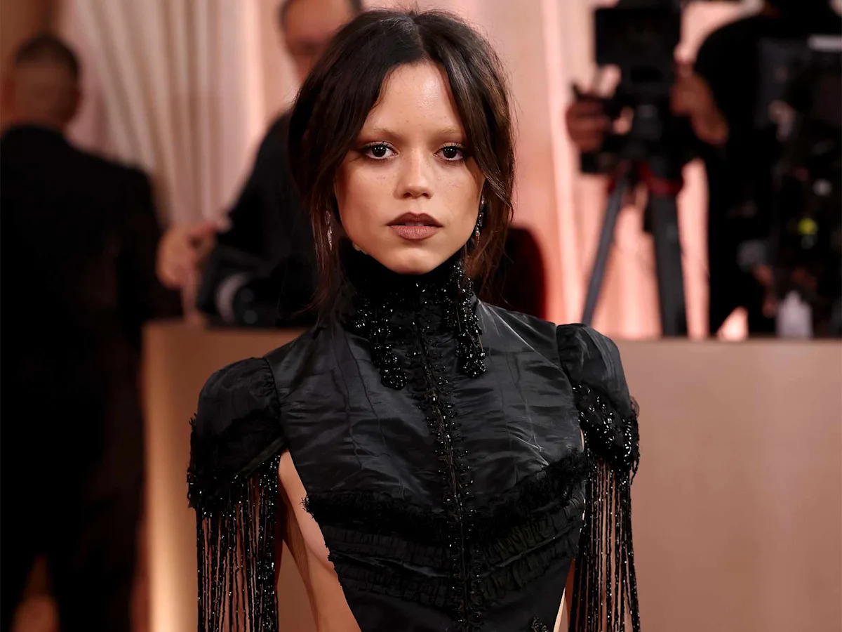 Jenna Ortega’s Daring Backless Goth Look and G-String Style Steals the Show at the 2026 Golden Globes! Jenna Ortega’s Daring Backless Goth Look and G-String Style Steals the Show at the 2026 Golden Globes!