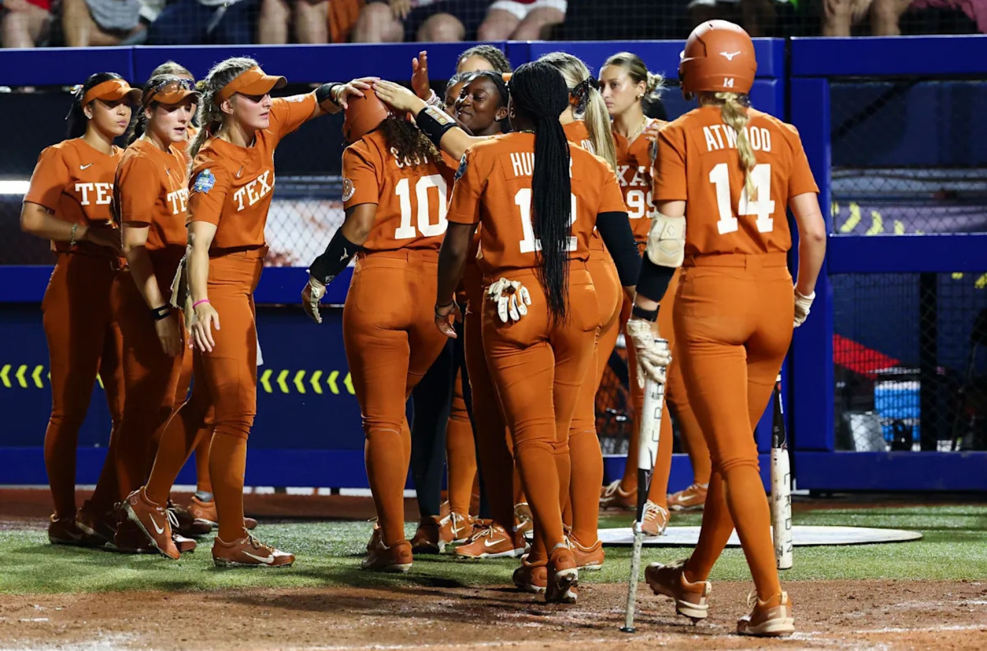 Thrilling Finale: Texas Secures National Championship Over Texas Tech with Mia Scott’s Epic Grand Slam in WCWS Game 3 Thrilling Finale: Texas Secures National Championship Over Texas Tech with Mia Scott’s Epic Grand Slam in WCWS Game 3