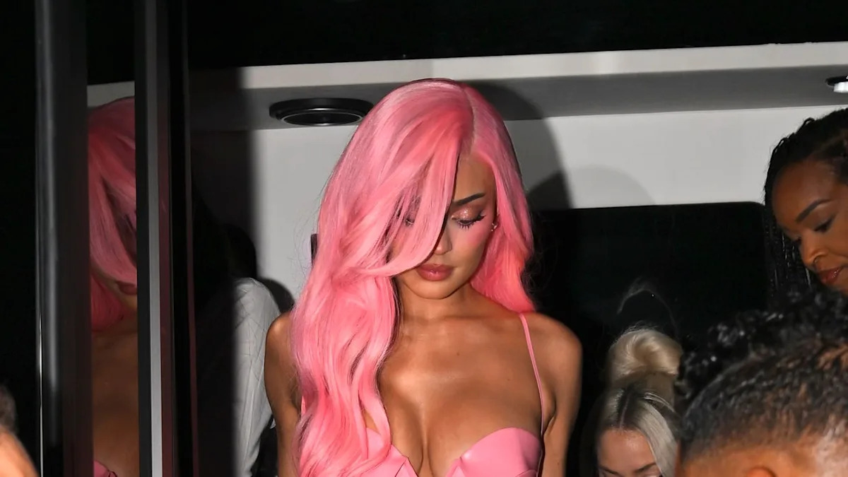 Matching Outfits: Kylie Jenner and Stormi Embrace the Exciting ‘King Kylie’ Era Together! Matching Outfits: Kylie Jenner and Stormi Embrace the Exciting ‘King Kylie’ Era Together!