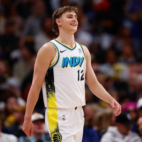 Johnny Furphy’s Epic Dunk Over Noa Essengue Stuns Fans at Summer League! Johnny Furphy’s Epic Dunk Over Noa Essengue Stuns Fans at Summer League!