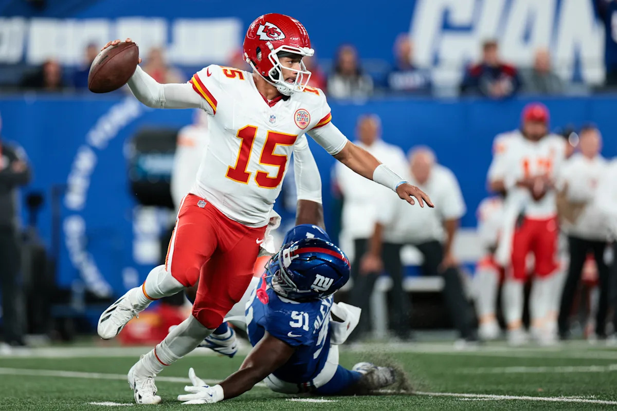 Chiefs vs. Giants: Mahomes Shines as KC Overcomes Struggles for a Victory Against New York Chiefs vs. Giants: Mahomes Shines as KC Overcomes Struggles for a Victory Against New York