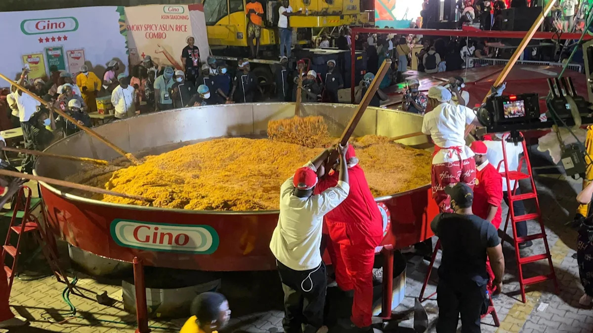 Nigerian Chef Takes on Epic Challenge: Crafting the World’s Largest Pot of Jollof Rice! Nigerian Chef Takes on Epic Challenge: Crafting the World’s Largest Pot of Jollof Rice!