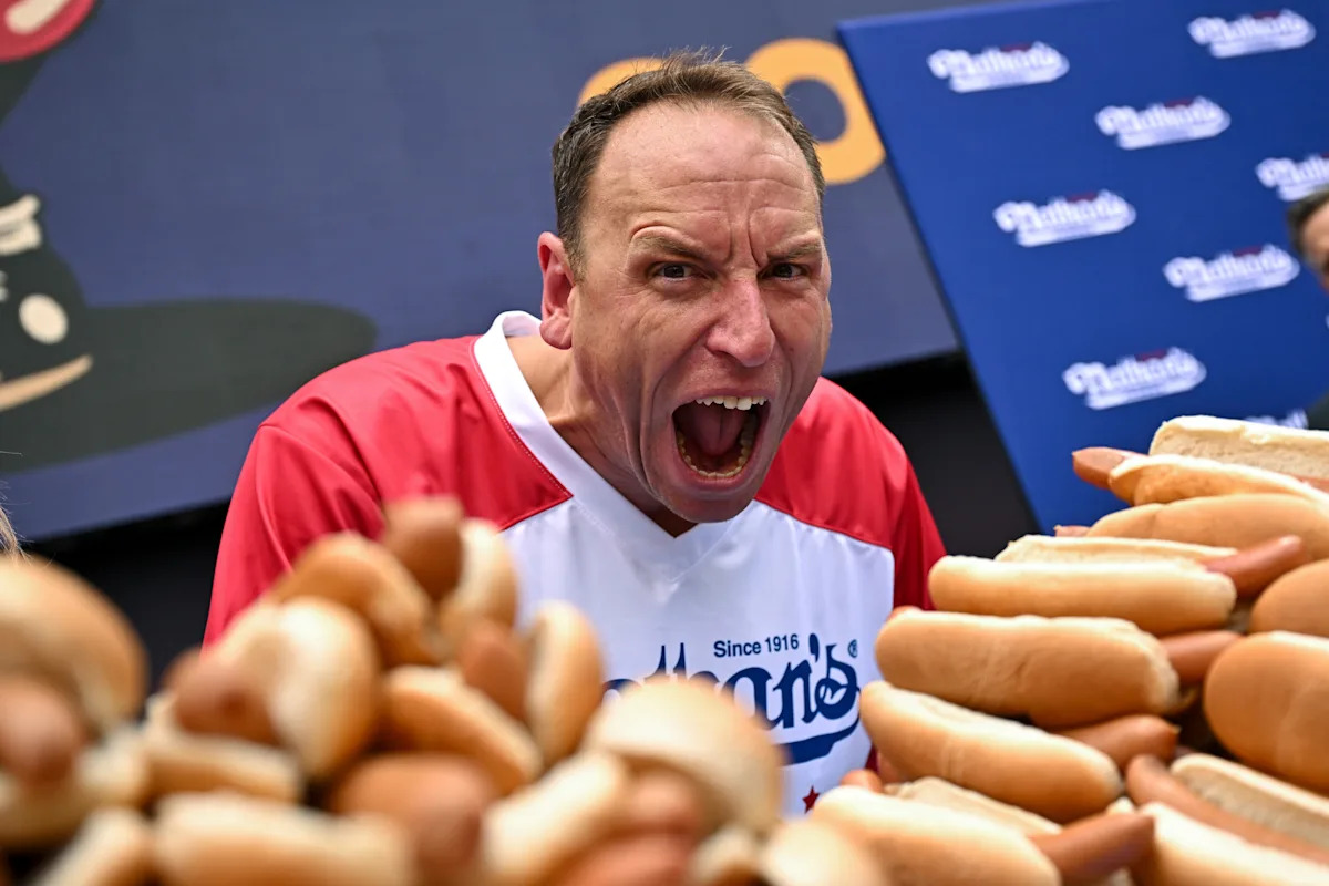 Joey Chestnut Triumphs at Nathan’s Hot Dog Eating Contest: 17th Win with 70.5 Dogs After Year-Long Hiatus! Joey Chestnut Triumphs at Nathan’s Hot Dog Eating Contest: 17th Win with 70.5 Dogs After Year-Long Hiatus!