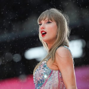 Taylor Swift Guarantees 12 Tracks for “Showgirl” — Fans Speculate About a Deeper Message! Taylor Swift Guarantees 12 Tracks for “Showgirl” — Fans Speculate About a Deeper Message!