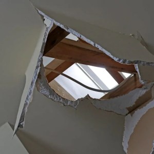 Daylight Shock: A 4.5-Billion-Year-Old Meteorite Crashes into Living Room! Daylight Shock: A 4.5-Billion-Year-Old Meteorite Crashes into Living Room!