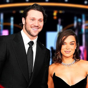 Hailee Steinfeld Shines at the Golden Globes: Celebrating Bills’ Playoff Victory After Thrilling Jaguars Game! Hailee Steinfeld Shines at the Golden Globes: Celebrating Bills’ Playoff Victory After Thrilling Jaguars Game!