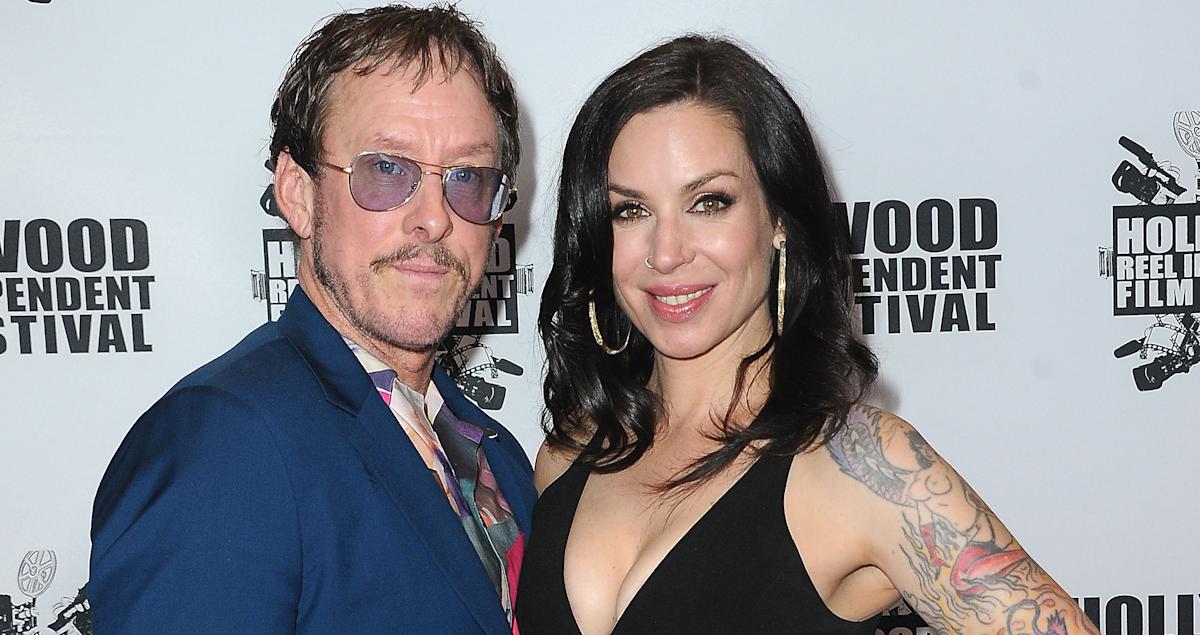 “Shocking Incident: Weezer Bassist’s Wife Jillian Shriner Shot by LAPD and Facing Attempted Murder Charges – The Unfolding Story” “Shocking Incident: Weezer Bassist’s Wife Jillian Shriner Shot by LAPD and Facing Attempted Murder Charges – The Unfolding Story”