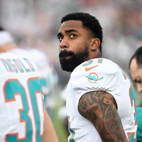 Dolphins Part Ways with Former Pro Bowl RB Raheem Mostert Amid Salary Cap Challenges Dolphins Part Ways with Former Pro Bowl RB Raheem Mostert Amid Salary Cap Challenges