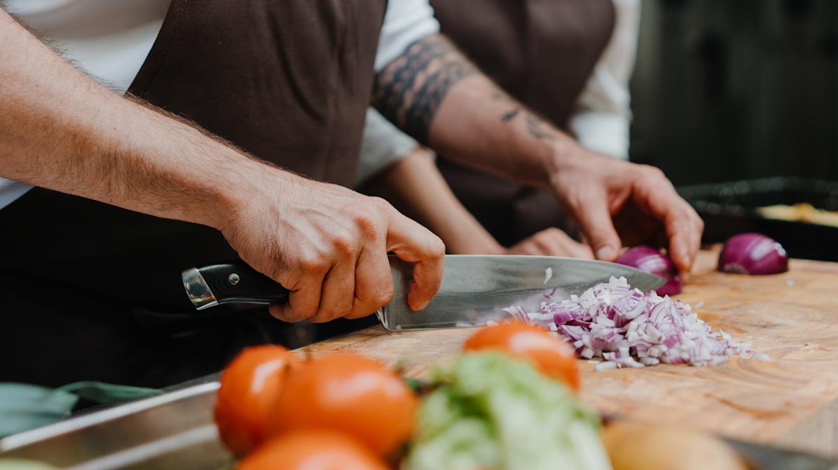Unveiling the Truth: Why Professional Chefs Skip Gloves in the Kitchen Unveiling the Truth: Why Professional Chefs Skip Gloves in the Kitchen