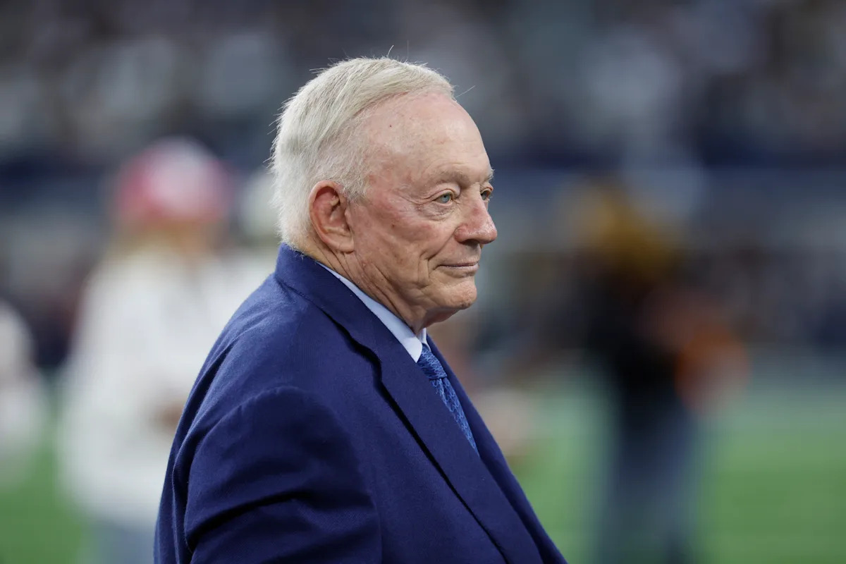 Jerry Jones Faces 0K Fine for Controversial Gesture at Jets Game: What It Means for the Cowboys Jerry Jones Faces 0K Fine for Controversial Gesture at Jets Game: What It Means for the Cowboys