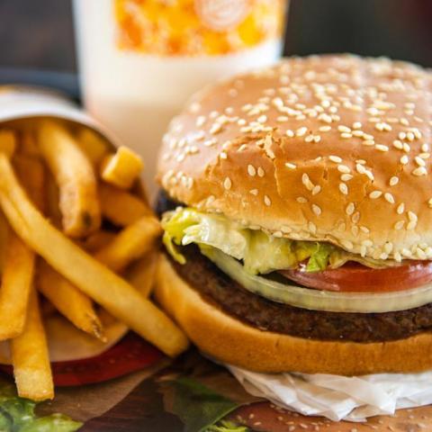 Whopper vs. Whopper Jr.: Uncovering the Key Differences Between Burger King’s Iconic Burgers! Whopper vs. Whopper Jr.: Uncovering the Key Differences Between Burger King’s Iconic Burgers!