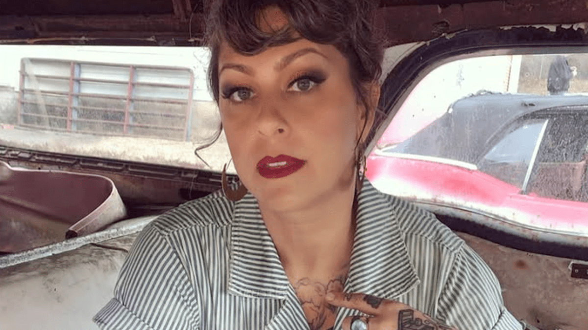 Danielle Colby of ‘American Pickers’ Turns Heads at 49 in Stunning Bikini Photo! Danielle Colby of ‘American Pickers’ Turns Heads at 49 in Stunning Bikini Photo!