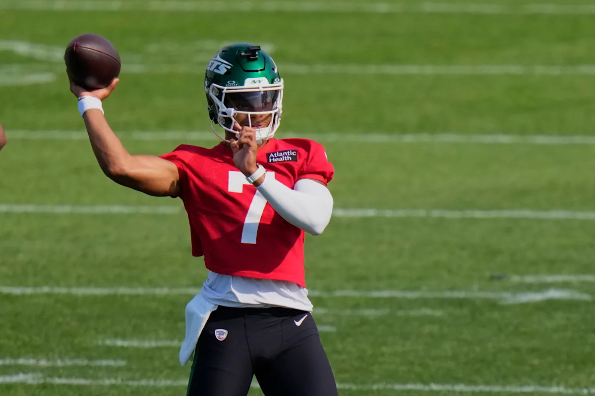 Breaking: Justin Fields Carted Off with Toe Injury at Jets Practice – Get the Latest NFL Training Camp 2025 Updates Here! Breaking: Justin Fields Carted Off with Toe Injury at Jets Practice – Get the Latest NFL Training Camp 2025 Updates Here!