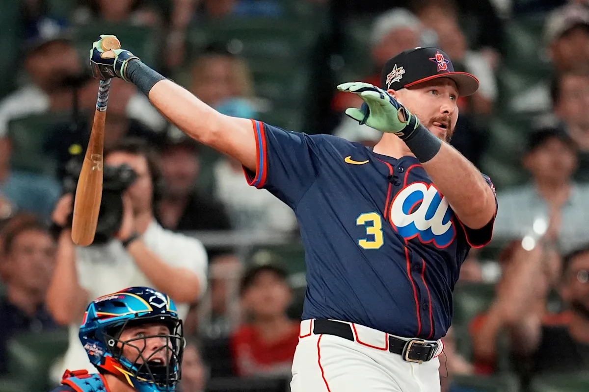 2025 Home Run Derby: Cal Raleigh Makes History as First Catcher to Win, Escapes First Round by a Nail-Biting Inch! 2025 Home Run Derby: Cal Raleigh Makes History as First Catcher to Win, Escapes First Round by a Nail-Biting Inch!