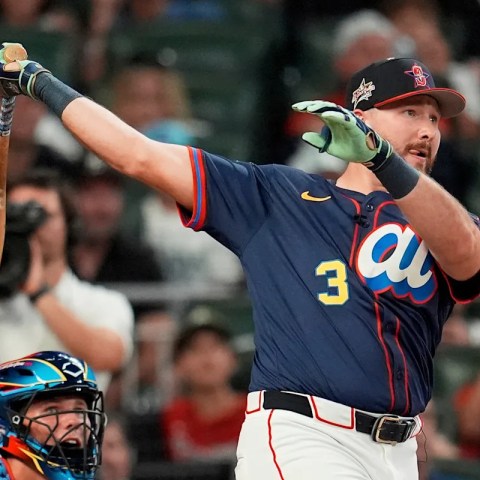 2025 Home Run Derby: Cal Raleigh Makes History as First Catcher to Win, Escapes First Round by a Nail-Biting Inch! 2025 Home Run Derby: Cal Raleigh Makes History as First Catcher to Win, Escapes First Round by a Nail-Biting Inch!