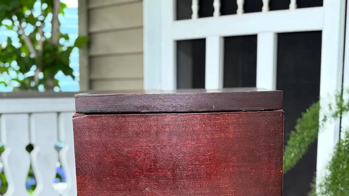 Thrilled Passerby Discovers Hidden Treasure on Curb: ‘You Just Scored a Gem!’ Thrilled Passerby Discovers Hidden Treasure on Curb: ‘You Just Scored a Gem!’