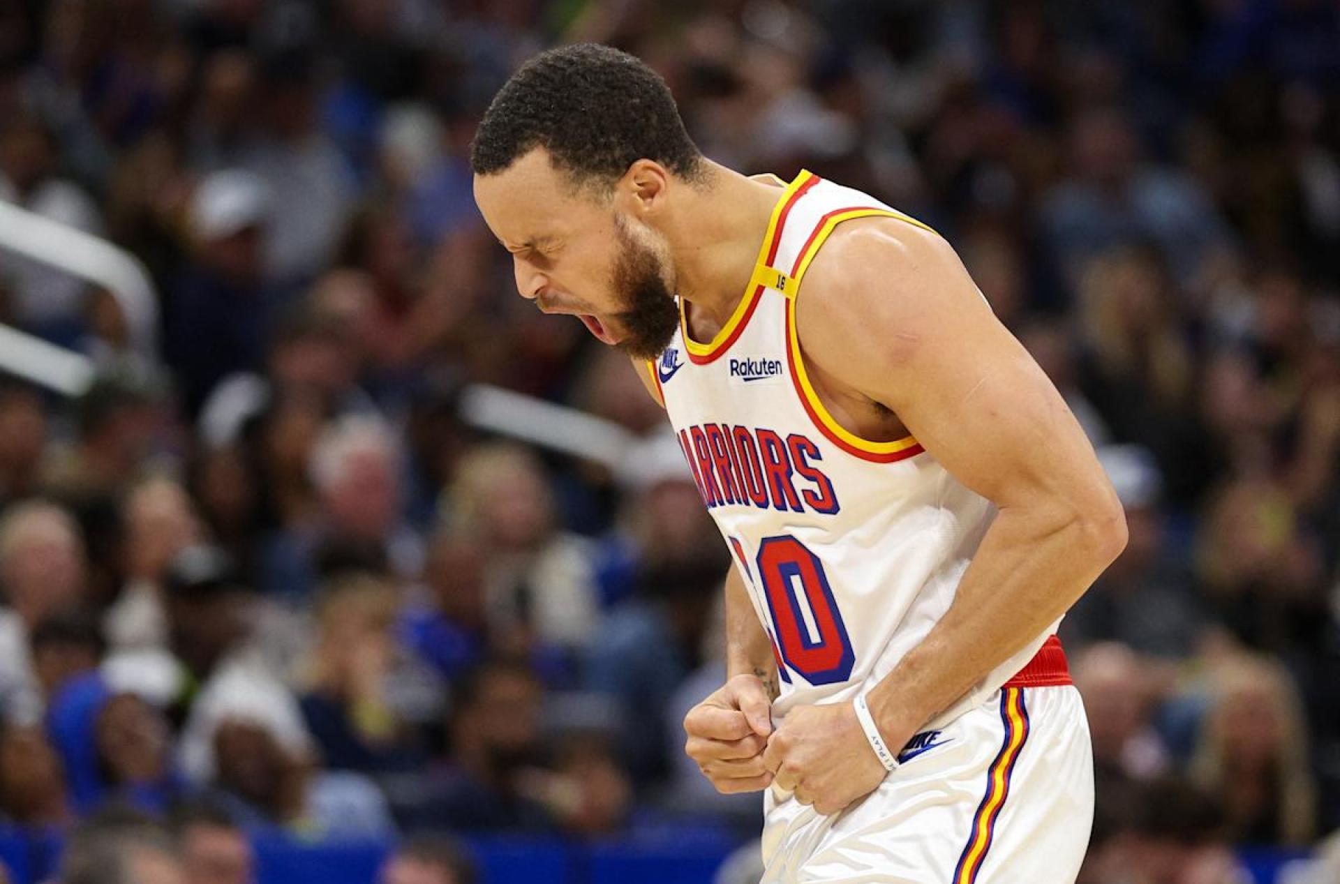 Unforgettable Night: Stephen Curry Scores 56 Points with 12 Epic 3-Pointers, Including a Buzzer-Beater from Halfcourt! Unforgettable Night: Stephen Curry Scores 56 Points with 12 Epic 3-Pointers, Including a Buzzer-Beater from Halfcourt!