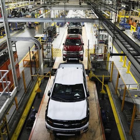 Automakers Soar with Impressive Sales as Trump’s Tariffs Approach: What It Means for the Industry Automakers Soar with Impressive Sales as Trump’s Tariffs Approach: What It Means for the Industry
